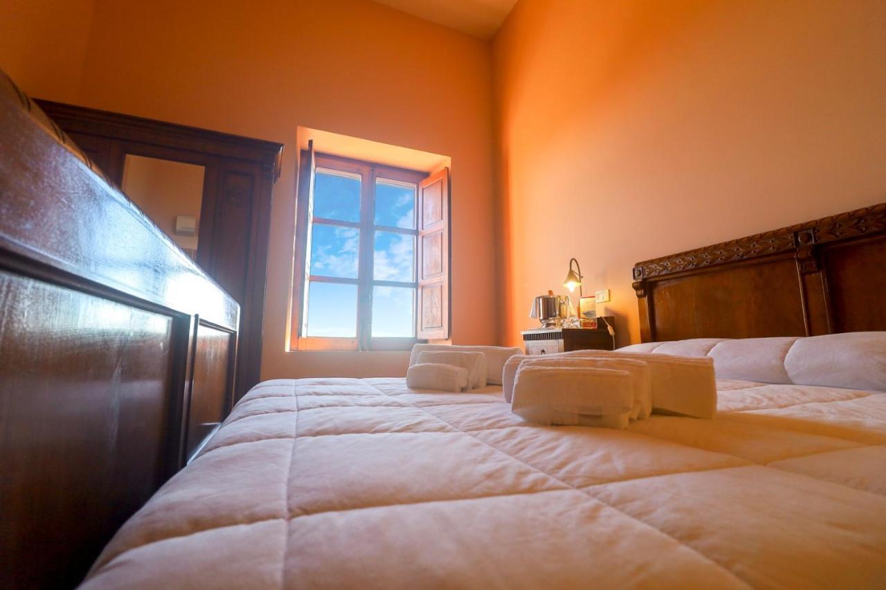 Palazzo Sant'Anna Hotel Gerace Exterior photo