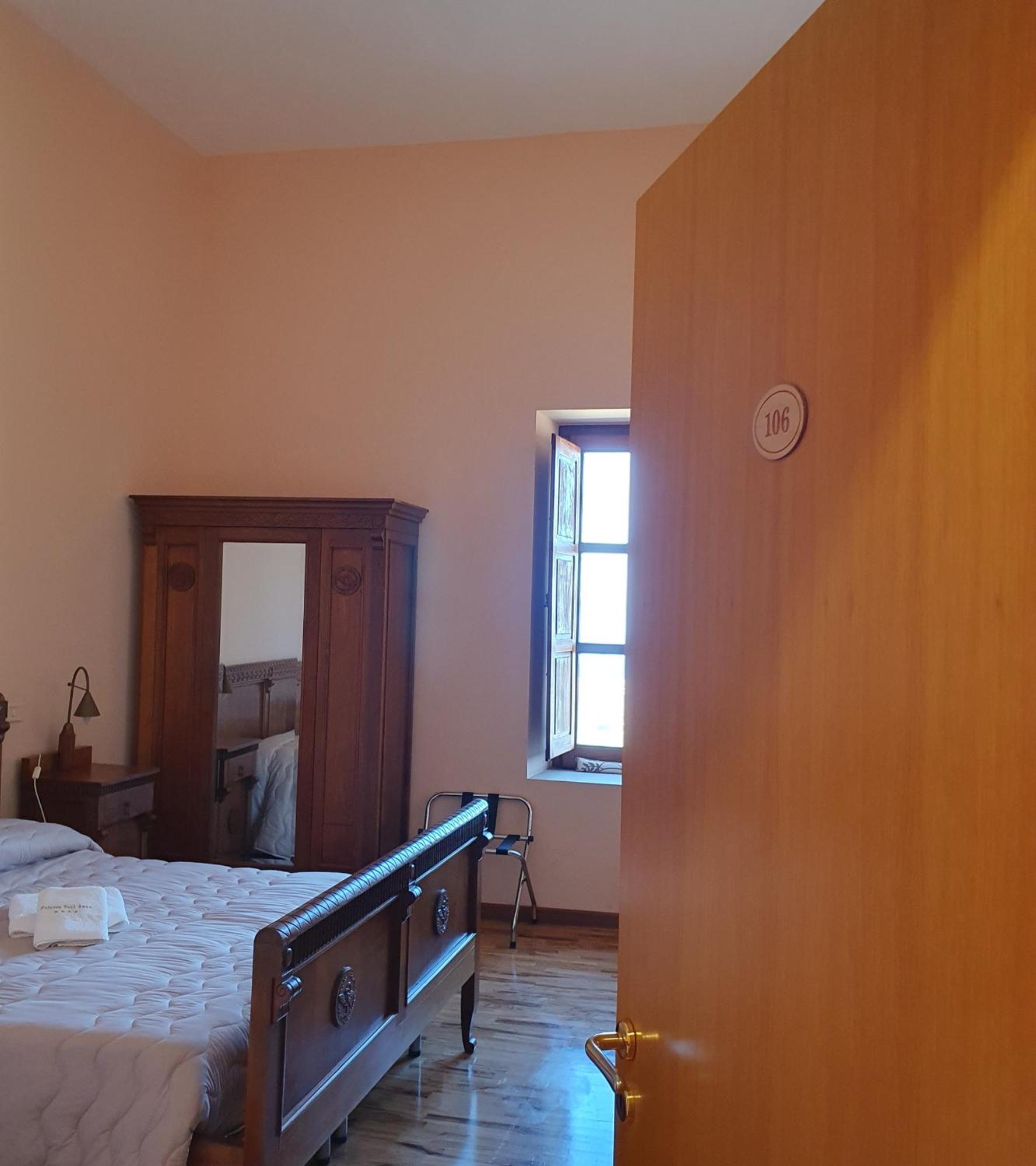Palazzo Sant'Anna Hotel Gerace Exterior photo